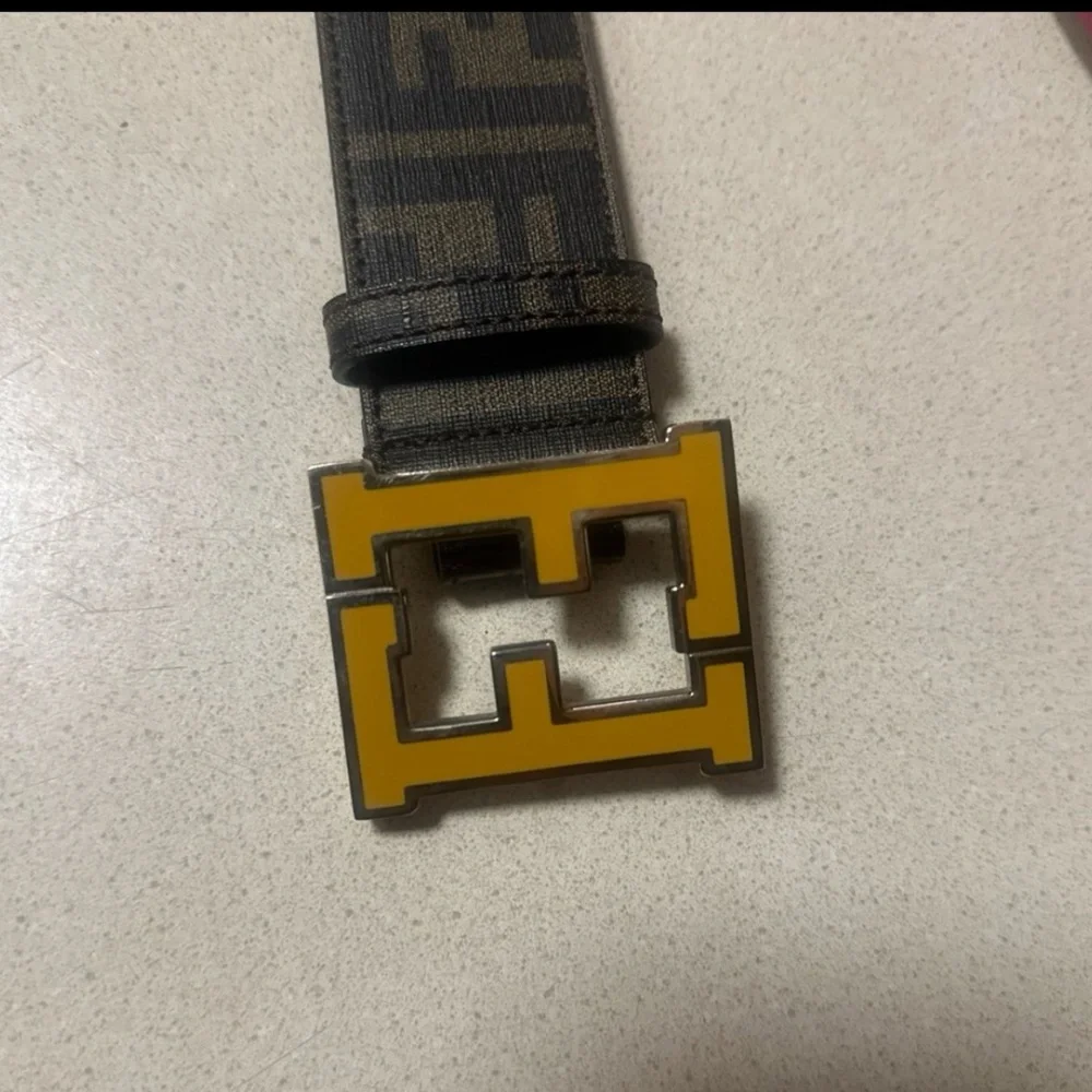 Fendi - Picture 1 of 3